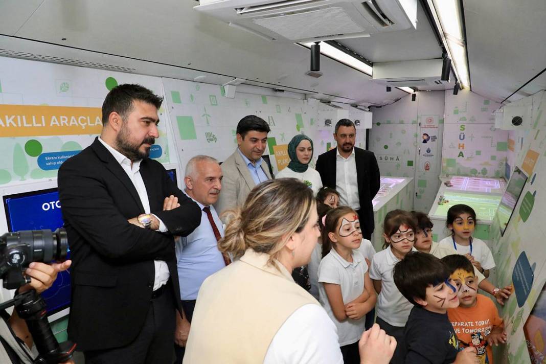 Eski otobüs parçaları, İETT ustalarının elinde çocuk parkına dönüştü 12